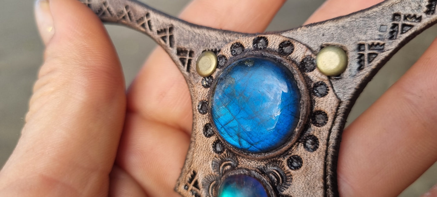 Labrodorite leather necklace