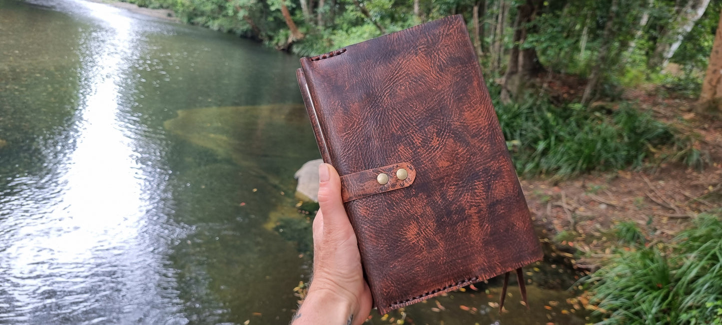 Carved Bee book cover