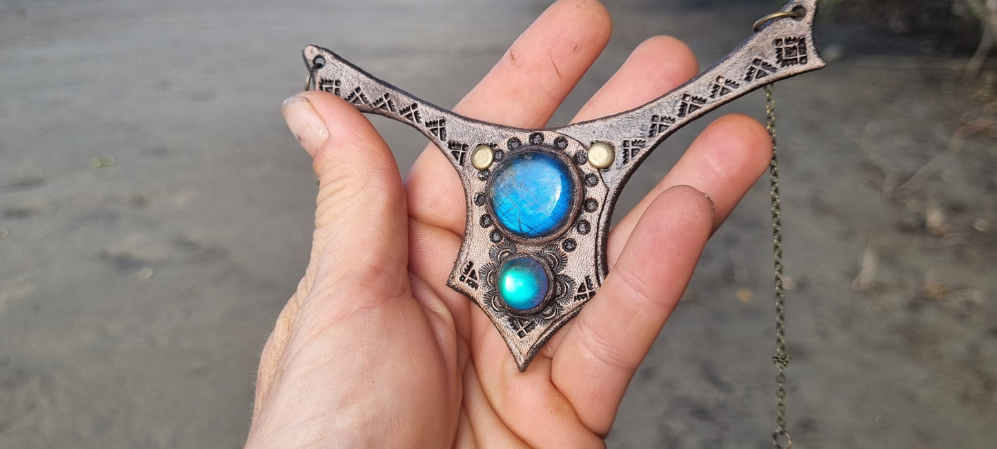 Labrodorite leather necklace